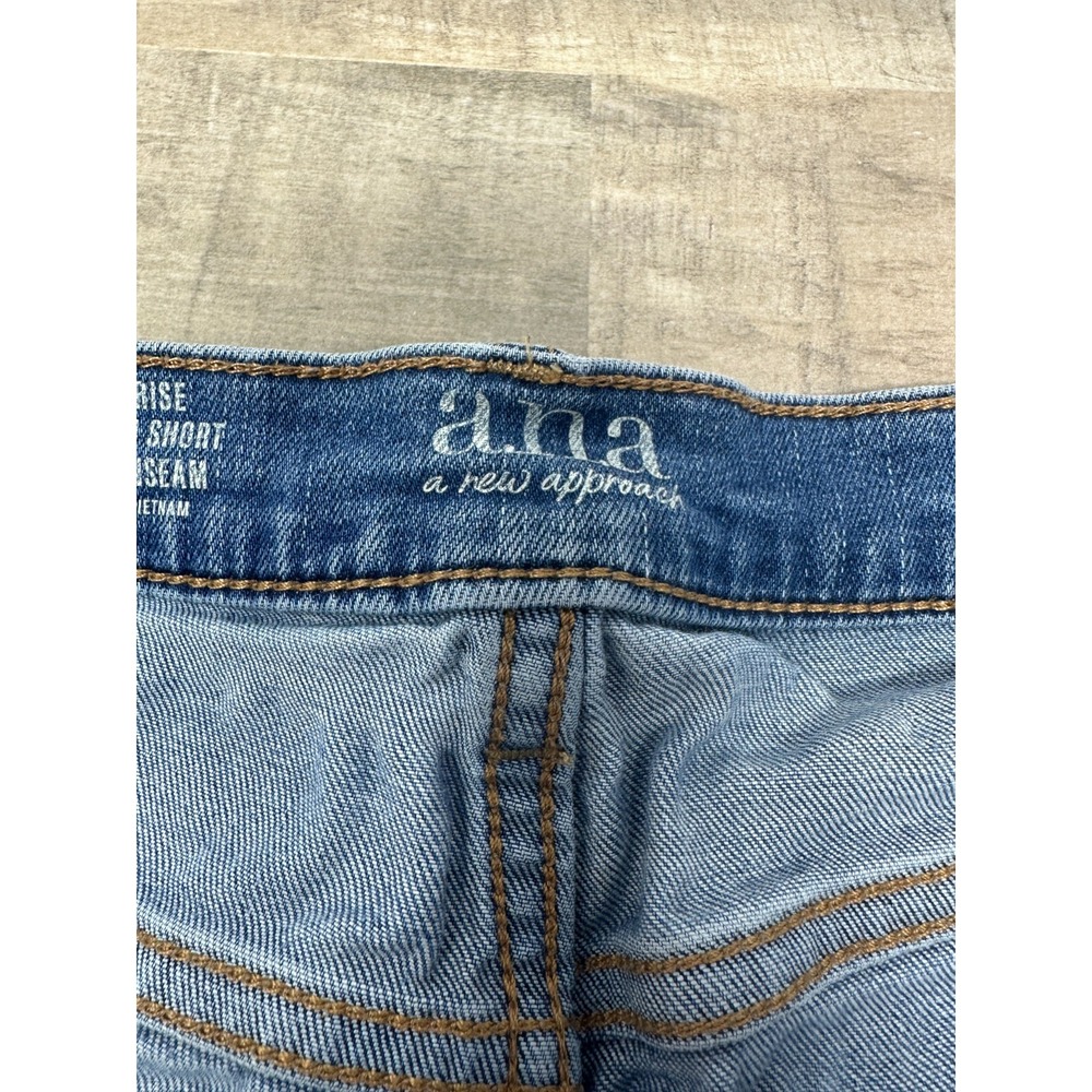 A.n.a Jean Shorts Size 18 High Rise Shorty Medium‎ Wash 3.5" Inseam Cuffed EUC - Picture 4 of 10